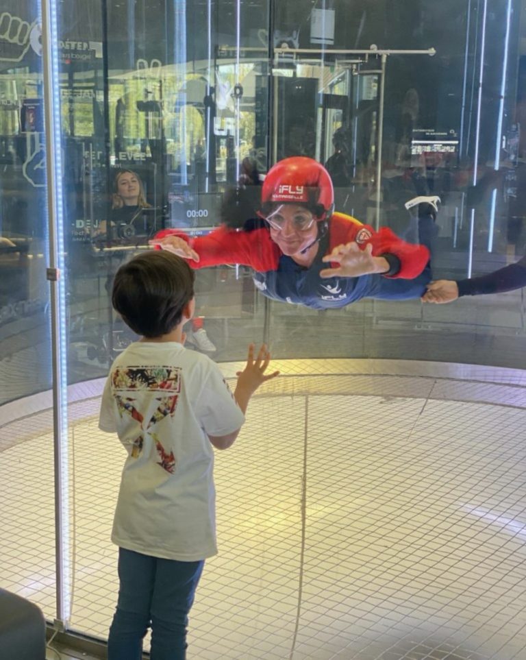mère et fils pour la fêtes des mères ifly